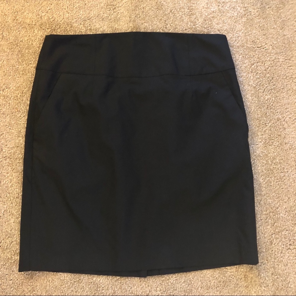 Black business skirt with pockets